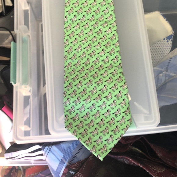 Vineyard’s Vines custom collection green zebra tie - Picture 1 of 3